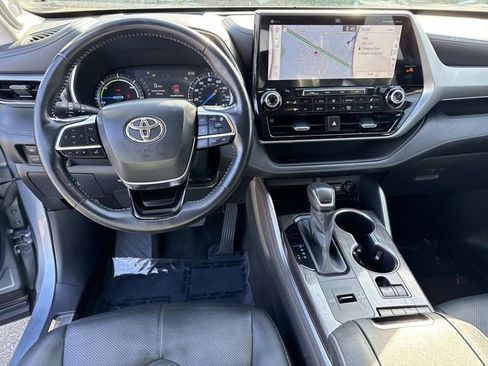 Used 2021 Toyota Highlander Platinum image 18
