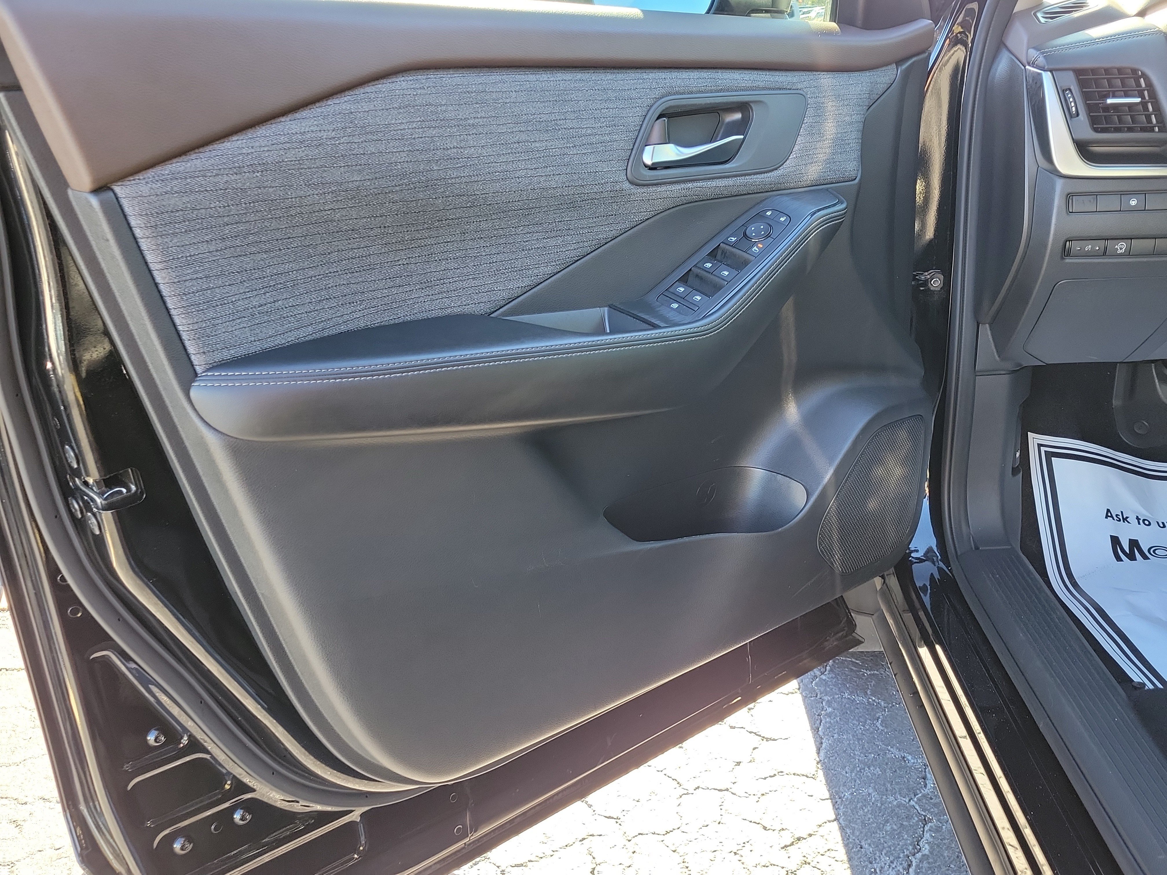 Certified 2023 Nissan Rogue SV FWD image 16