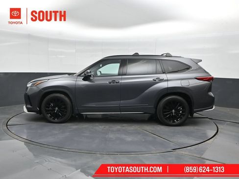 Used 2023 Toyota Highlander XSE AWD/4WD image 7