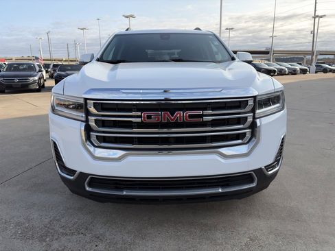 Used 2023 GMC Acadia SLE w/ Driver Convenience Package image 2