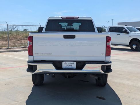 Used 2025 Chevrolet Silverado 2500 LT w/ Convenience Package image 4