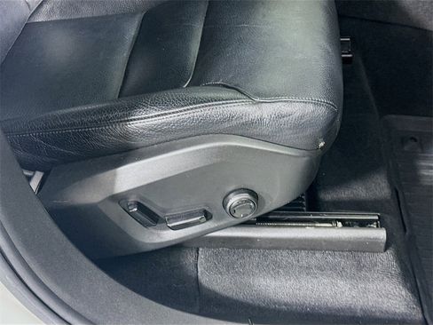 Used 2016 Volvo XC90 T5 Momentum image 23