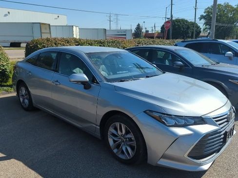 Used 2021 Toyota Avalon XLE AWD/4WD image 1