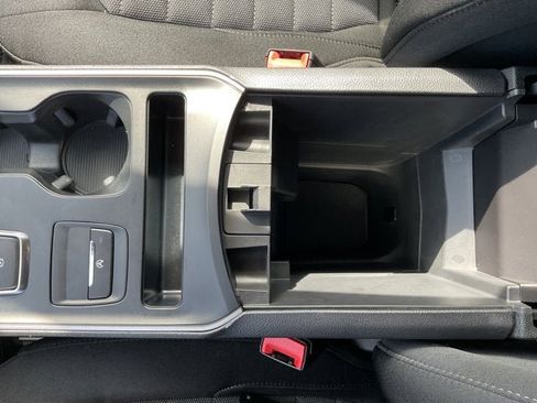 Used 2022 Ford Edge SE w/ Black Appearance Package image 23