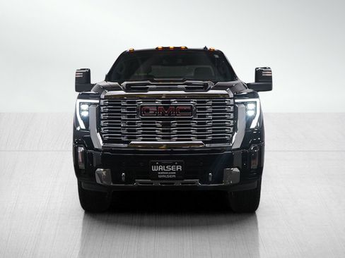Used 2025 GMC Sierra 2500 Denali image 8