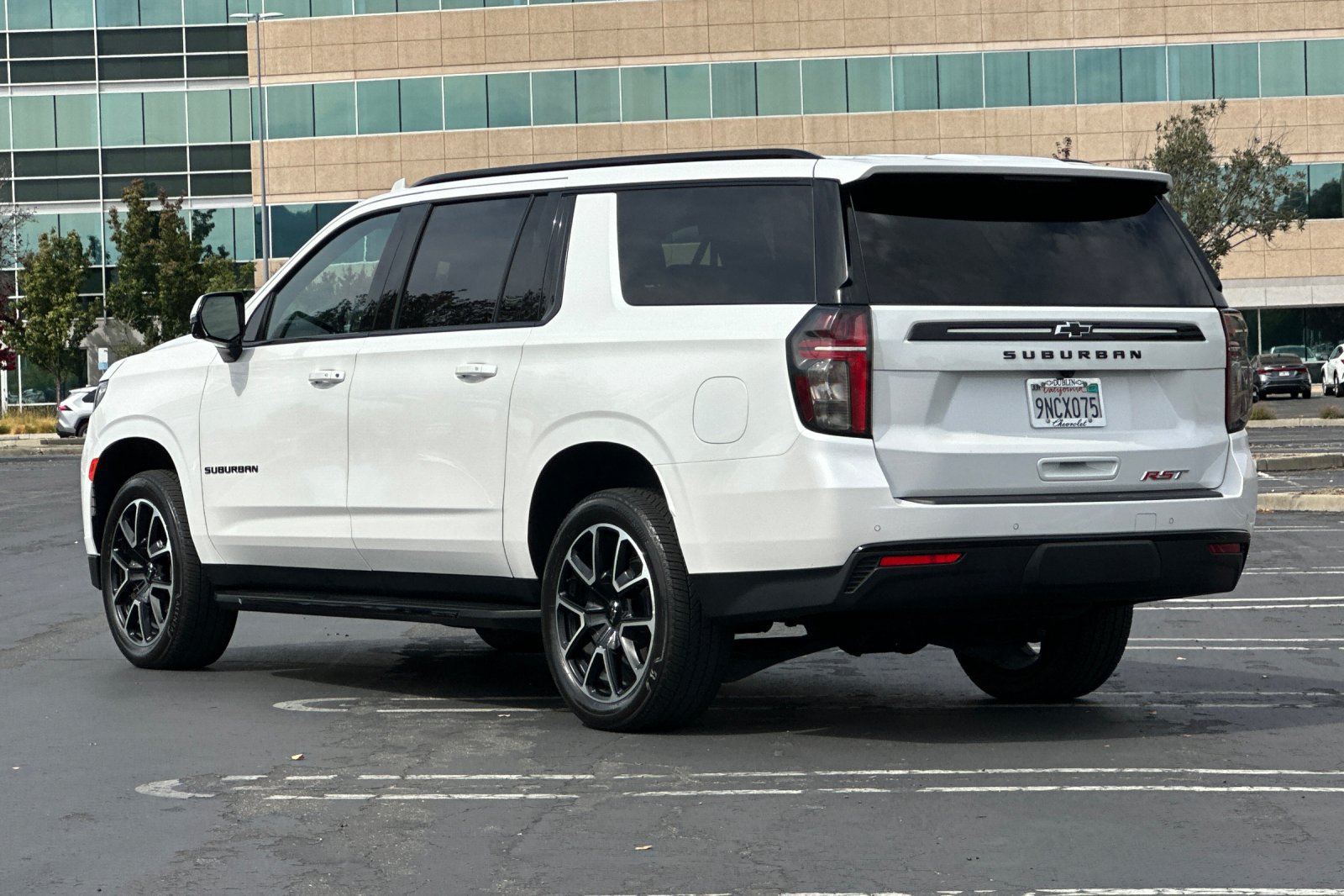 Used 2024 Chevrolet Suburban RST w/ Luxury Package AWD/4WD image 6