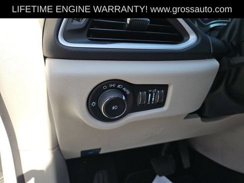 Used 2023 Chrysler Pacifica Touring-L FWD image 14