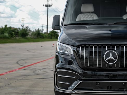 Used 2022 Mercedes-Benz Sprinter 2500 image 25