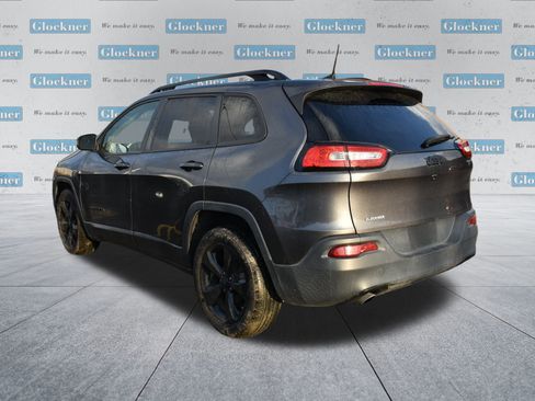 Used 2018 Jeep Cherokee Latitude w/ Altitude Package image 8