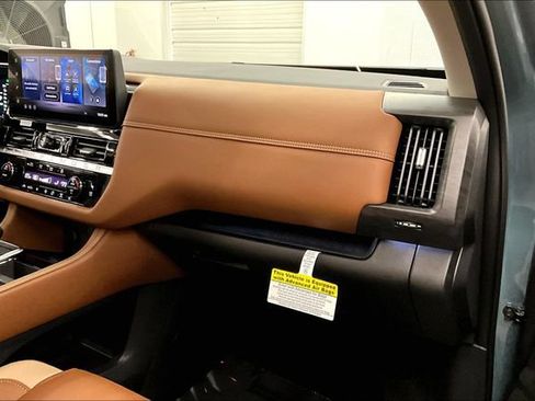 New 2026 Nissan Pathfinder Platinum AWD/4WD image 37