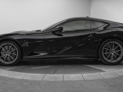 Used 2018 Ferrari 812 Superfast RWD image 4