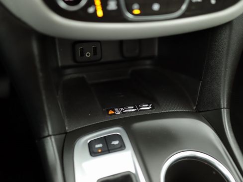 Used 2018 Chevrolet Equinox Premier image 18