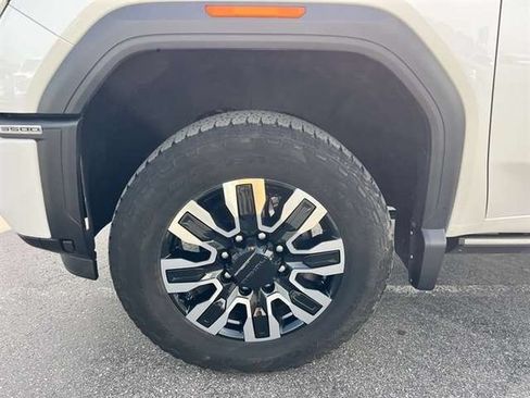 Used 2025 GMC Sierra 3500 Denali Ultimate AWD/4WD image 3