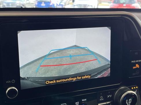 Used 2023 Toyota Highlander XLE image 28