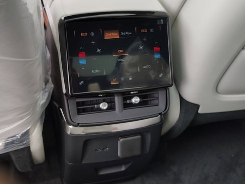 New 2026 Cadillac Vistiq Sport w/ LPO, Floor Liner Package image 29