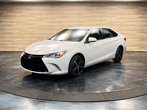 Used 2017 Toyota Camry SE image 5