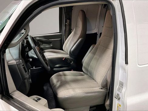 Used 2017 Chevrolet Express 2500 image 19