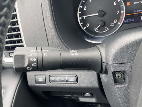 Used 2024 Nissan Frontier SL image 24