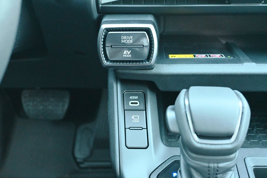 New 2026 Toyota RAV4 XSE AWD/4WD image 25