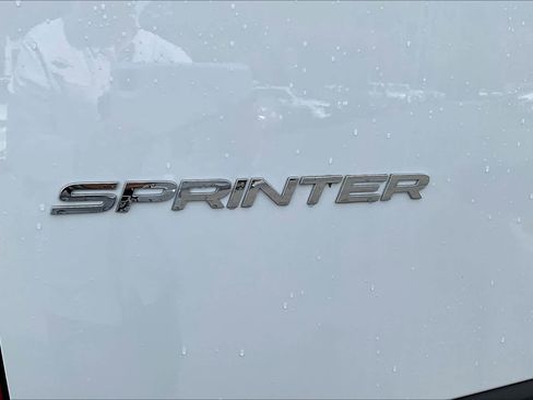 Used 2024 Mercedes-Benz Sprinter 2500 image 8