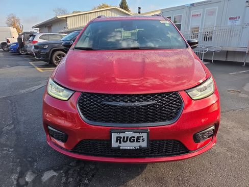 New 2026 Chrysler Pacifica Limited w/ S Appearance Package image 2