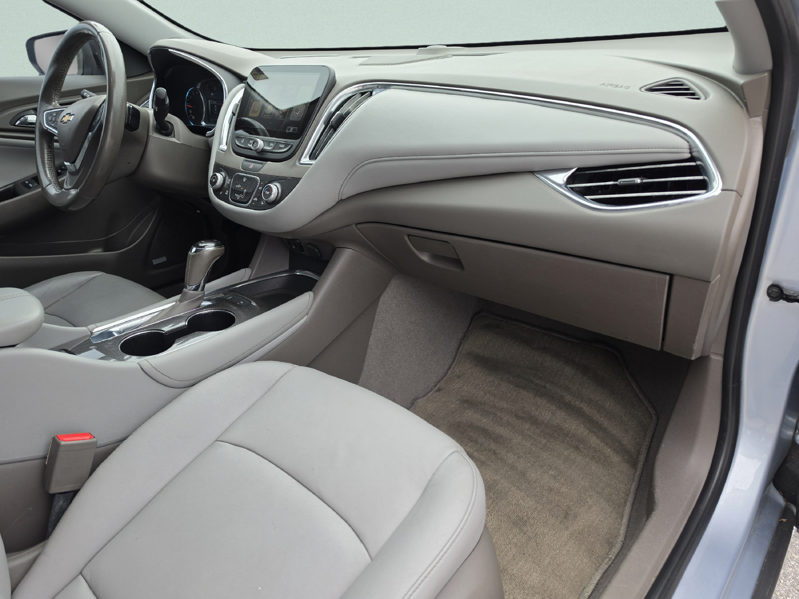 Used 2018 Chevrolet Malibu LT w/ Leather Package FWD image 14