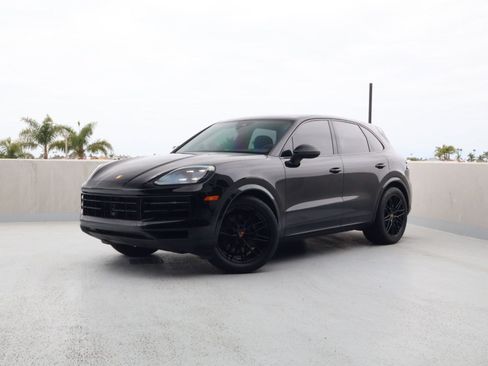 Certified 2024 Porsche Cayenne AWD/4WD image 1