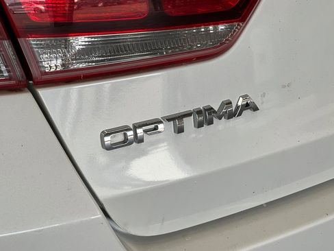 Used 2020 Kia Optima LX image 23