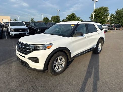 Used 2020 Ford Explorer XLT w/ Comfort Package AWD/4WD image 3