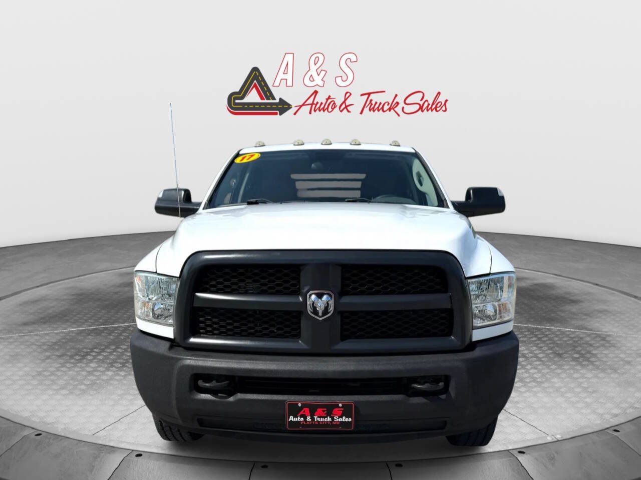 Used 2017 RAM 3500 Tradesman AWD/4WD image 2