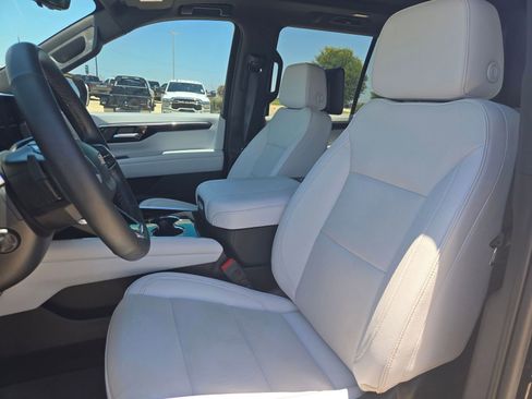 Used 2025 Chevrolet Tahoe Premier AWD/4WD image 10