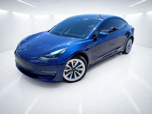 Used 2021 Tesla Model 3 Standard Range Plus RWD image 1