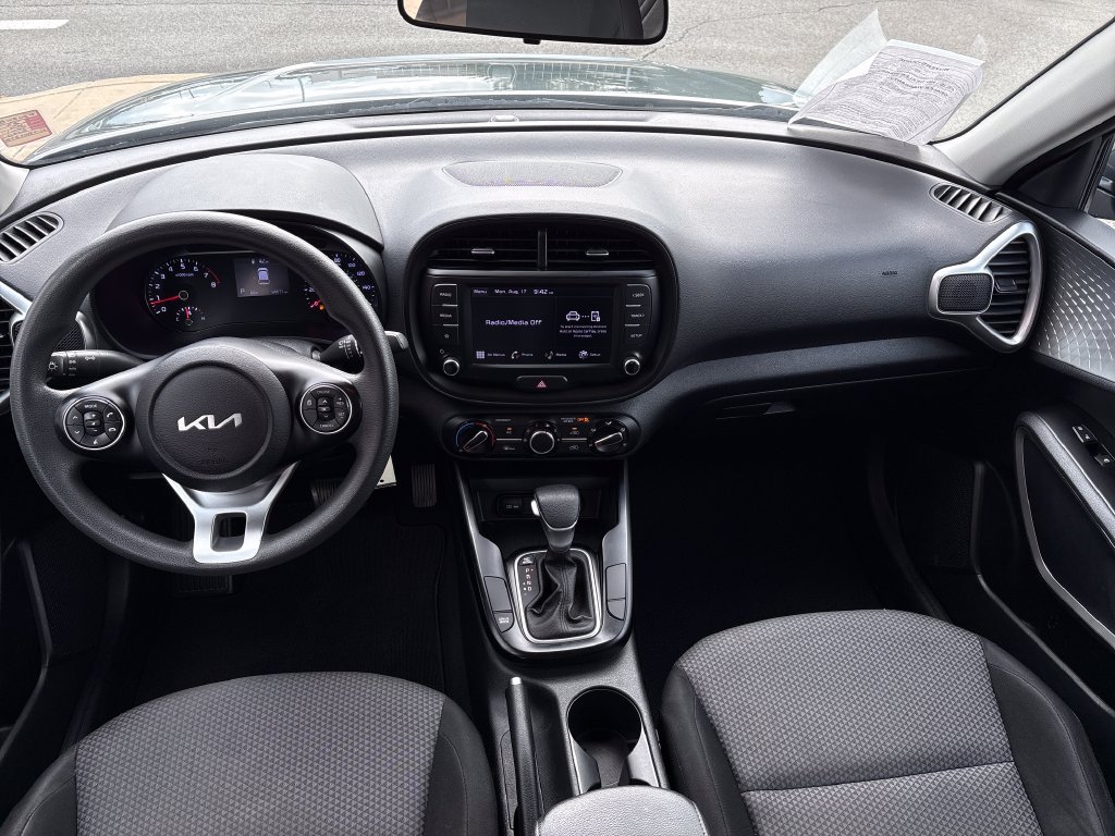 Used 2022 Kia Soul LX w/ Technology Package FWD image 12