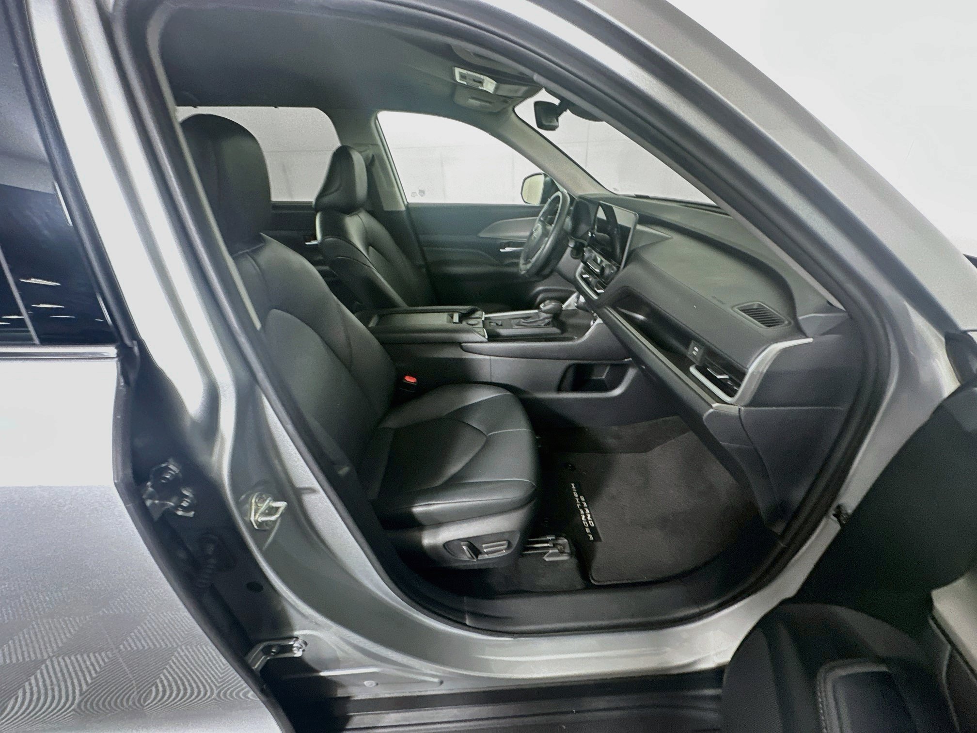 Used 2024 Toyota Grand Highlander FWD image 32