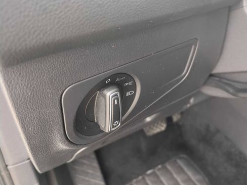 Used 2024 Volkswagen Tiguan SE image 34