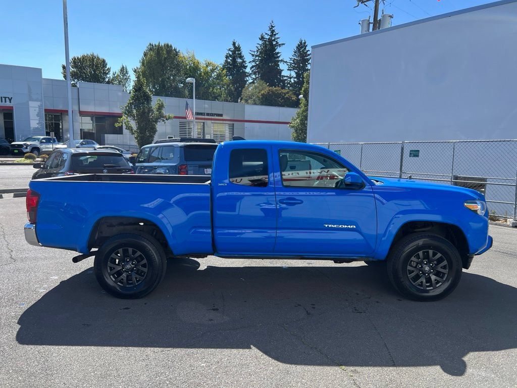 Certified 2021 Toyota Tacoma SR5 AWD/4WD image 3