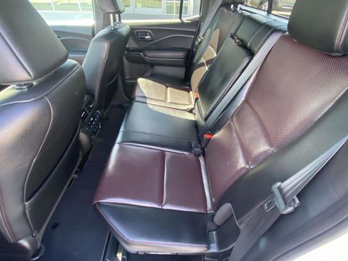 Used 2025 Honda Ridgeline Black Edition image 9