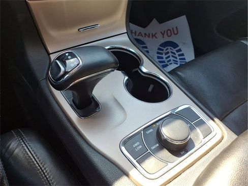 Used 2014 Jeep Grand Cherokee Limited image 18