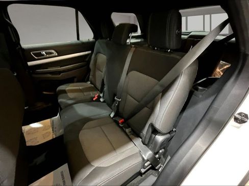 Used 2017 Ford Explorer XLT image 23