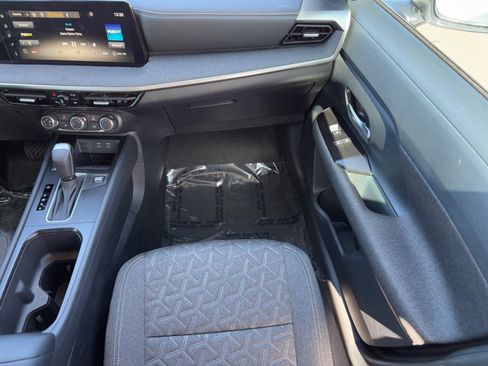 Certified 2025 Nissan Kicks SV image 15