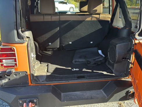 Used 2012 Jeep Wrangler Unlimited Sahara image 10