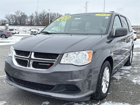 Used 2016 Dodge Grand Caravan SXT image 4