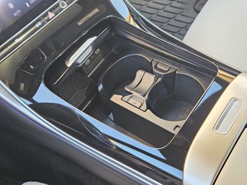Used 2025 Mercedes-Benz C 300 Sedan image 17