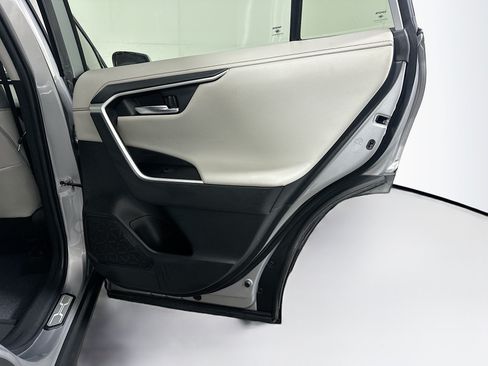 Used 2022 Toyota RAV4 Limited FWD image 32