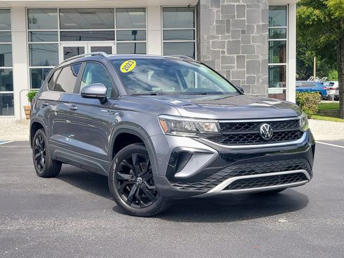 Used 2023 Volkswagen Taos SE w/ Panoramic Sunroof Package FWD image 33