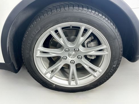 Used 2021 Tesla Model Y Long Range AWD/4WD image 11