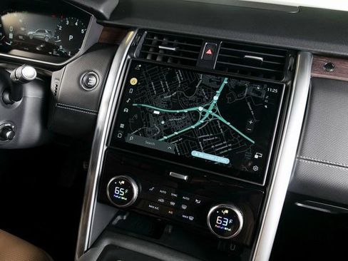 New 2026 Land Rover Discovery Dynamic SE image 16