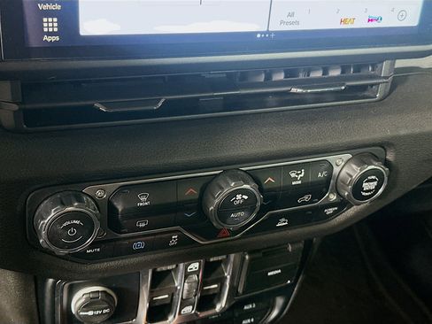 Used 2024 Jeep Wrangler Willys image 22