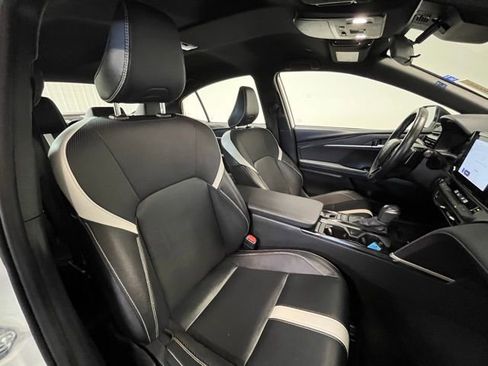 Used 2025 Toyota Camry SE image 9