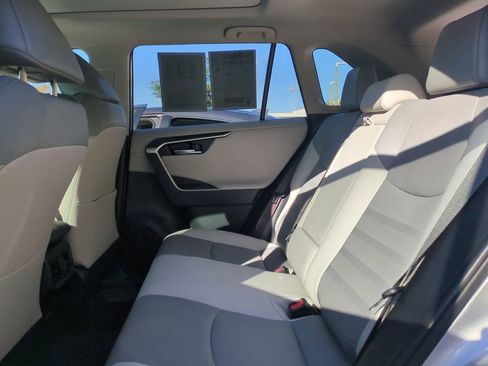 Used 2019 Toyota RAV4 Limited image 13